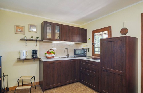 Stazzema Casa | Preciosa casa de vacaciones privada con WIFI, TV, terraza, mascotas permitida y aparcamiento