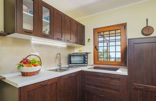 Stazzema Casa | Preciosa casa de vacaciones privada con WIFI, TV, terraza, mascotas permitida y aparcamiento