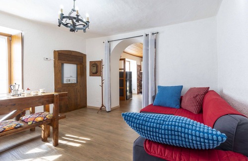 Villa di Tirano Casa | Maravillosa casa de vacaciones privada con WIFI, A/C, TV, patio, mascotas permitida y aparcamiento