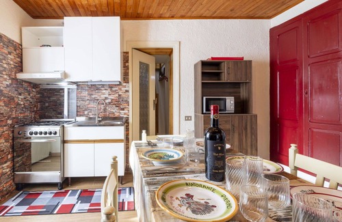 Villa di Tirano Casa | Maravillosa casa de vacaciones privada con WIFI, A/C, TV, patio, mascotas permitida y aparcamiento