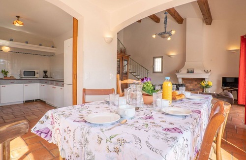 Guerrevieille Casa | Casa de vacaciones privada con WIFI, piscina privada, TV, balcón, mascotas permitida, aparcamiento