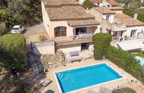 Guerrevieille Casa | Casa de vacaciones privada con WIFI, piscina privada, TV, balcón, mascotas permitida, aparcamiento