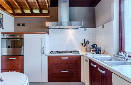 Novate Mezzola Casa | Estupenda casa de vacaciones privada con WIFI, TV, patio, vista panorámica y aparcamiento