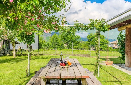 Novate Mezzola Casa | Estupenda casa de vacaciones privada con WIFI, TV, patio, vista panorámica y aparcamiento