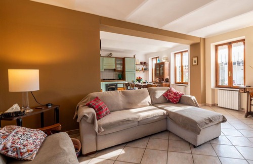 Rocca D'Arazzo Casa | Preciosa casa de vacaciones privada con WIFI, piscina privada, TV, patio y mascotas permitida