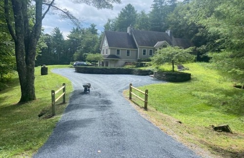 Arlington Casa | Stunning private Country home in Arlington, VT!