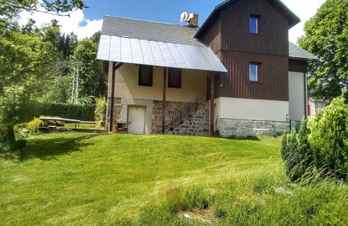 Korenov Casa | Maravillosa casa de vacaciones privada con WIFI, piscina privada, TV, terraza y mascotas permitida
