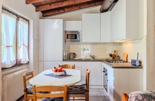 Claino Con Osteno Casa | Casa de vacaciones privada con WIFI, TV, patio, mascotas permitida, vista panorámica, aparcamiento