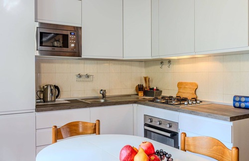 Claino Con Osteno Casa | Casa de vacaciones privada con WIFI, TV, patio, mascotas permitida, vista panorámica, aparcamiento