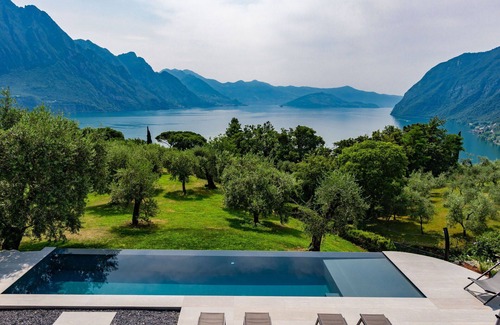 Riva di Solto Villa | Preciosa casa de vacaciones privada con jacuzzi, WIFI, piscina privada, TV y patio