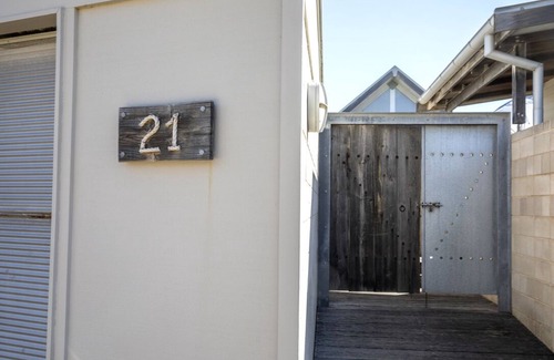 Normanville Casa | Stunning Private Luxury Absolute Beachfront Adult's Retreat