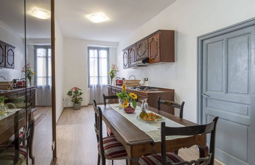 Pietrabruna Casa | Preciosa casa de vacaciones privada con WIFI, TV, balcón, mascotas permitida y aparcamiento