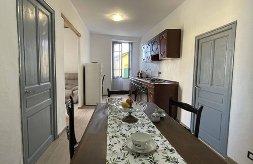Pietrabruna Casa | Preciosa casa de vacaciones privada con WIFI, TV, balcón, mascotas permitida y aparcamiento