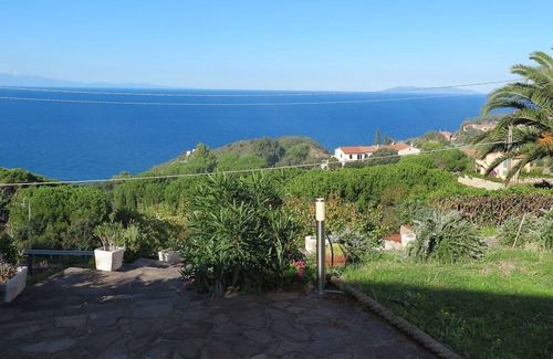Patresi Casa | Preciosa casa de vacaciones privada para 4 personas con A/C, TV y terraza