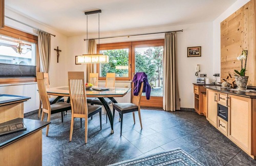 Eckartau Villa | Maravillosa casa de vacaciones privada para 12 personas con WIFI, TV y patio