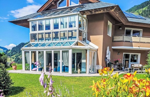 Eckartau Villa | Maravillosa casa de vacaciones privada para 12 personas con WIFI, TV y patio