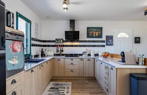Guimaec Casa | Estupenda casa de vacaciones privada con WIFI, piscina privada, TV, terraza y mascotas permitida