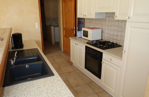 Grillon Casa | Estupenda casa de vacaciones privada para 4 personas con TV, patio y mascotas permitida