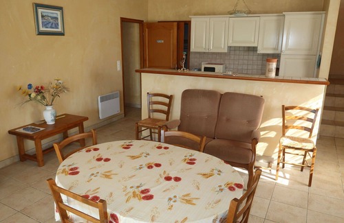 Grillon Casa | Estupenda casa de vacaciones privada para 4 personas con TV, patio y mascotas permitida