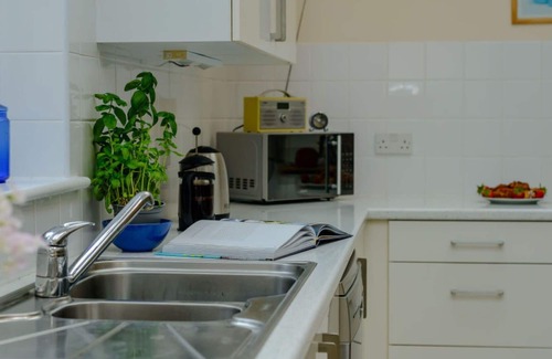 Constantine Bay Casa | Estupenda casa de vacaciones privada con WIFI, TV, patio, mascotas permitida y aparcamiento