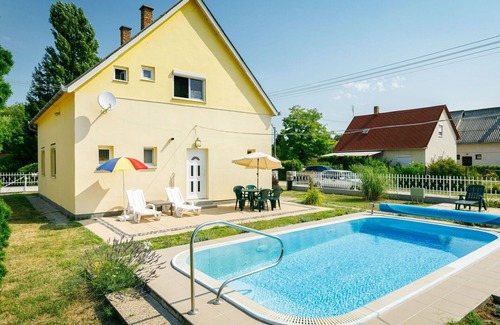 Balatonmariafurdo Casa | Maravillosa casa de vacaciones privada para 8 personas con piscina privada, WIFI, TV y terraza
