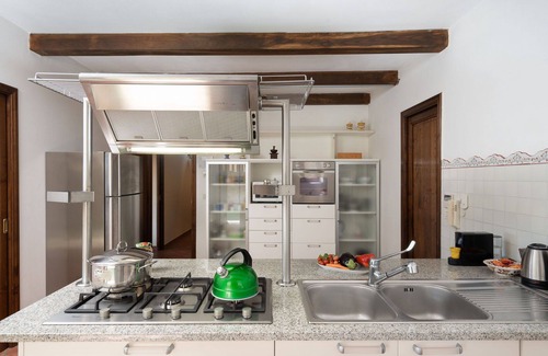 Subbiano Villa | Casa de vacaciones privada con piscina privada, WIFI, A/C, jacuzzi, TV, terraza, cerca de Arezzo