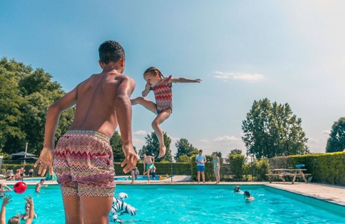 Strijensas Casa | Estupenda casa de vacaciones privada para 4 personas con piscina, WIFI, TV y terraza