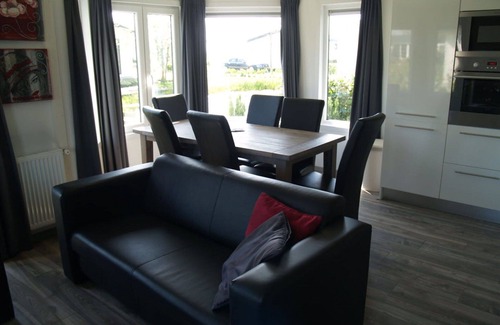 Dordtse Biesbosch Casa | Preciosa casa de vacaciones privada para 6 personas con WIFI, piscina, TV y terraza