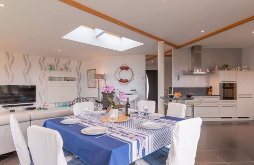 Plouarzel Casa | Maravillosa casa de vacaciones privada con WIFI, TV, terraza, mascotas permitida y aparcamiento
