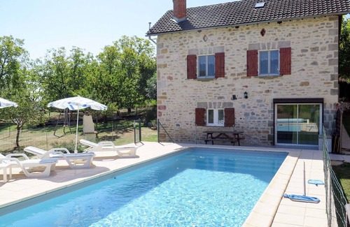 Loubressac Villa | Casa de vacaciones privada con piscina privada, A/C, TV, terraza, vista panorámica, aparcamiento