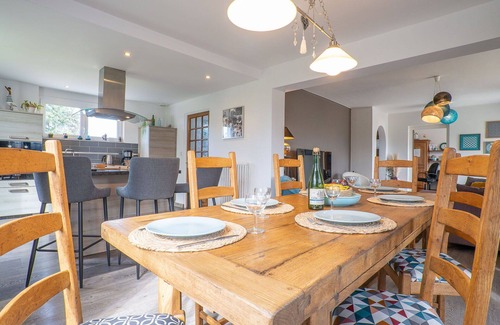 Tregueux Casa | Estupenda casa de vacaciones privada con WIFI, TV, patio, mascotas permitida y aparcamiento