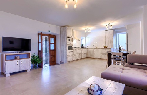 Jadreski Casa | Estupenda casa de vacaciones privada con A/C, WIFI, piscina privada, TV, terraza, aparcamiento