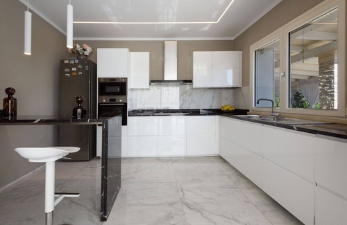 Querceta Villa | Casa de vacaciones privada con WIFI, piscina privada, A/C, TV, cerca de Forte Dei Marmi