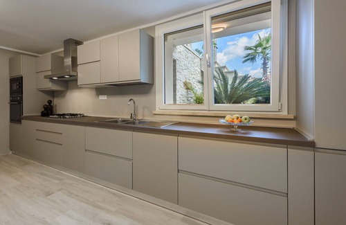 Querceta Villa | Casa de vacaciones privada con WIFI, piscina privada, A/C, TV, cerca de Forte Dei Marmi