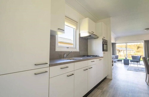 Nunspeet Casa | Estupenda casa de vacaciones privada para 4 personas con WIFI, piscina, TV, terraza y aparcamiento