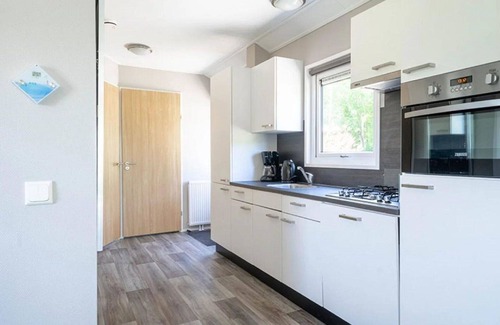 Nunspeet Casa | Estupenda casa de vacaciones privada para 4 personas con WIFI, piscina, TV, terraza y aparcamiento