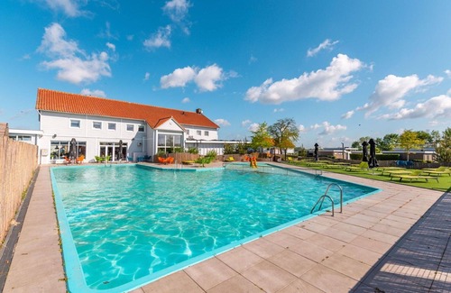 Nunspeet Casa | Maravillosa casa de vacaciones privada con WIFI, piscina, TV, terraza y aparcamiento