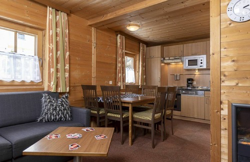 Schwendau Casa | Maravillosa casa de vacaciones privada para 6 personas con WIFI, TV, terraza y mascotas permitida