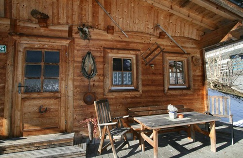 Schwendau Casa | Maravillosa casa de vacaciones privada para 6 personas con WIFI, TV, terraza y mascotas permitida