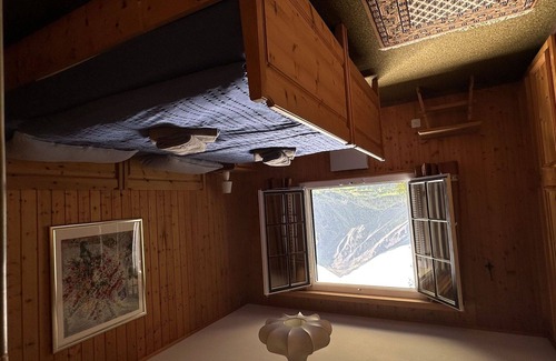 Alvaneu Casa | Casa de vacaciones privada con WIFI, TV, patio, mascotas permitida, vista panorámica, aparcamiento