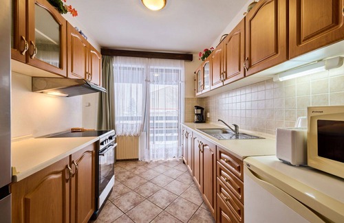 Svoboda nad Upou Villa | Preciosa casa de vacaciones privada para 15 personas con WIFI, TV, patio y mascotas permitida