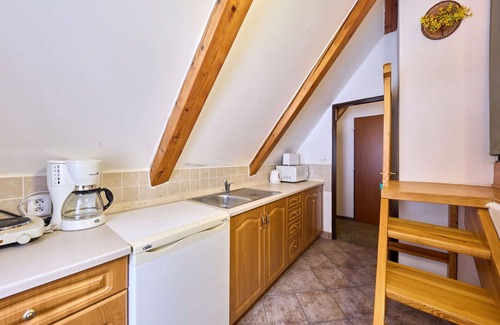 Svoboda nad Upou Villa | Preciosa casa de vacaciones privada para 15 personas con WIFI, TV, patio y mascotas permitida