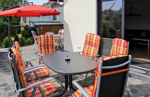 Godern Casa | Maravillosa casa de vacaciones privada con TV, terraza, mascotas permitida y aparcamiento