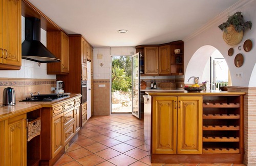 Sagra Villa | Estupenda casa de vacaciones privada para 6 personas con A/C, WIFI, piscina privada, TV y patio