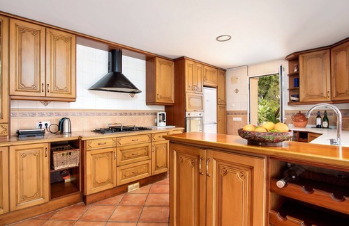 Sagra Villa | Estupenda casa de vacaciones privada para 6 personas con A/C, WIFI, piscina privada, TV y patio