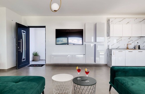 Maslenica Villa | Maravillosa casa de vacaciones privada para 6 personas con WIFI, A/C, TV y terraza