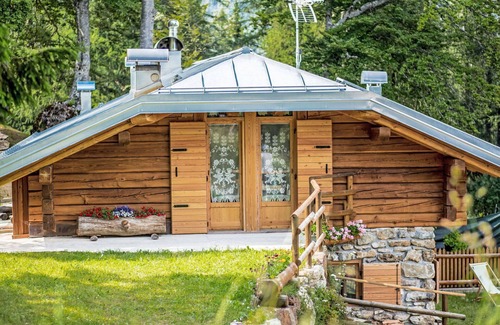 Borgo Valsugana Casa | Preciosa casa de vacaciones privada con WIFI, TV, patio, mascotas permitida y vista panorámica