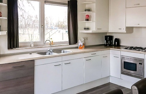 Susteren Casa | Preciosa casa de vacaciones privada para 16 personas con WIFI, piscina, TV y terraza