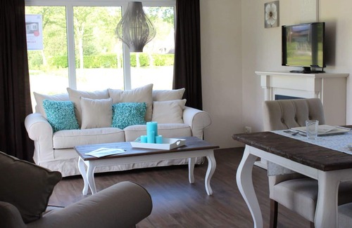 Susteren Casa | Maravillosa casa de vacaciones privada para 4 personas con piscina, WIFI, TV y terraza