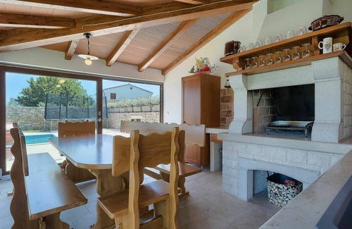 Melnica Casa | Maravillosa casa de vacaciones privada con piscina privada, A/C, WIFI, TV, terraza y aparcamiento